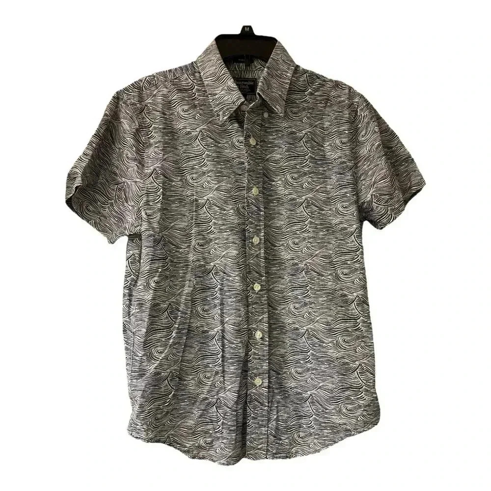 Abercrombie & Fitch Mucle Men's Navy and White Swirl Patterned Shirt Size Medium